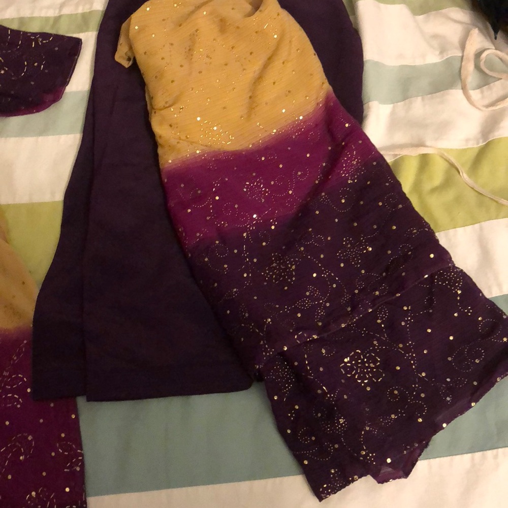 Small Shalwar Kameez New - Picture 4 of 4